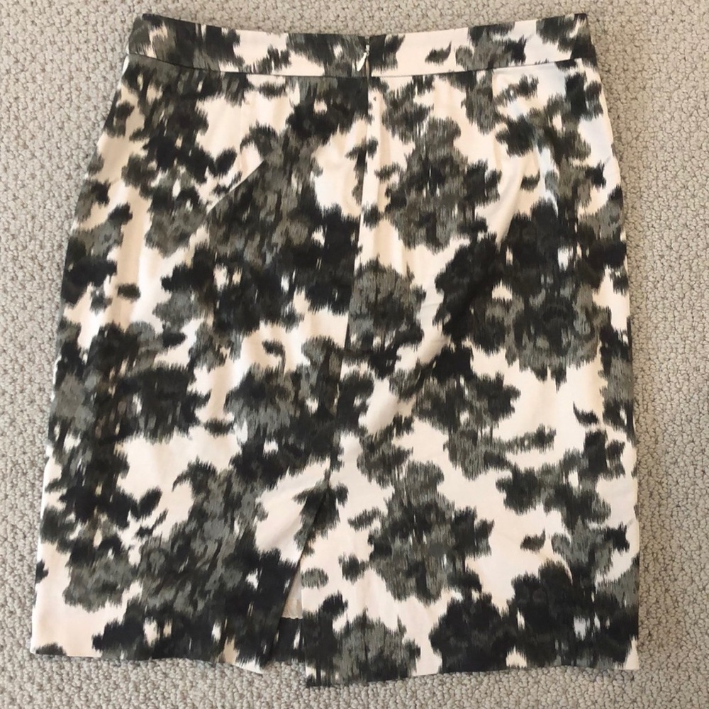 Women’s J. Crew Pencil Skirt, size 8 - Picture 3 of 5